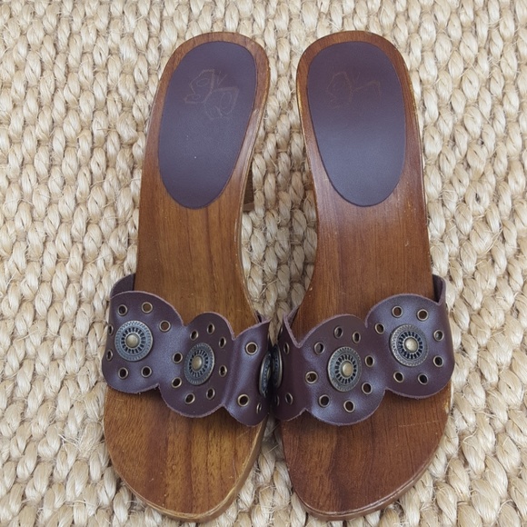 Shoes - Vintage Slip on Sandals